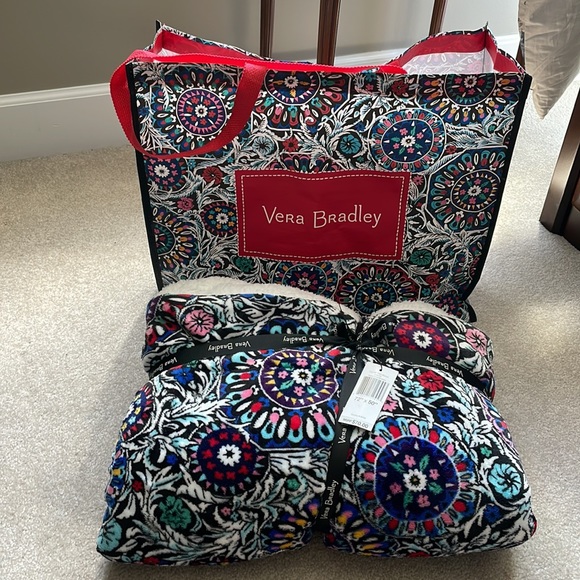 Vera Bradley Bedding Nwt Vera Bradley Blanket 72x5 Medallion Blue